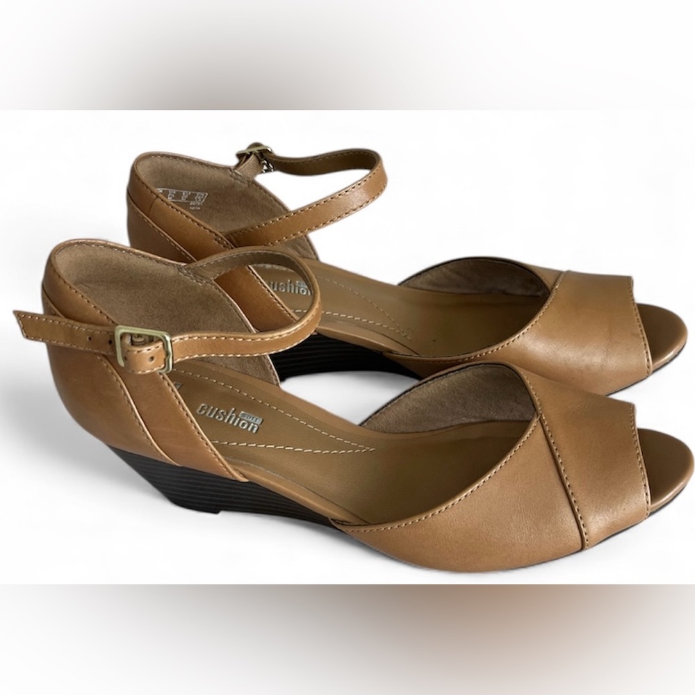 Clark’s Soft Cushion Peep Toe Wedge Sandals Tan Leather Neutral sz 7.5